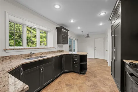 $725,000 | 8 Warrington Drive, Lake Bluff, IL 60044