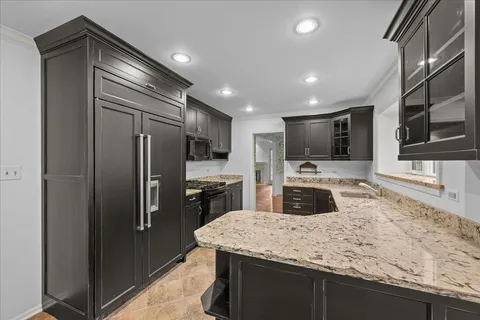 $725,000 | 8 Warrington Drive, Lake Bluff, IL 60044