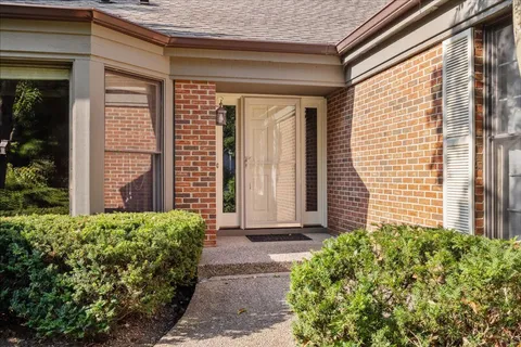 $725,000 | 8 Warrington Drive, Lake Bluff, IL 60044