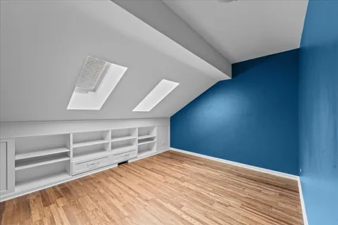 $725,000 | 8 Warrington Drive, Lake Bluff, IL 60044