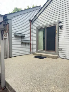 $725,000 | 8 Warrington Drive, Lake Bluff, IL 60044