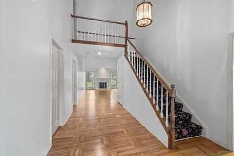 $725,000 | 8 Warrington Drive, Lake Bluff, IL 60044