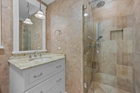 $725,000 | 8 Warrington Drive, Lake Bluff, IL 60044