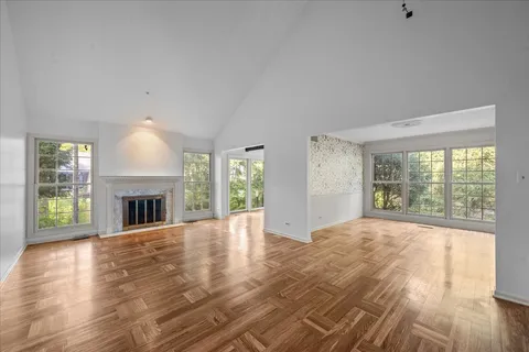 $725,000 | 8 Warrington Drive, Lake Bluff, IL 60044