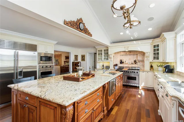 $1,700,000 | 11 Pheasant Lane, Remsenburg, NY 11960