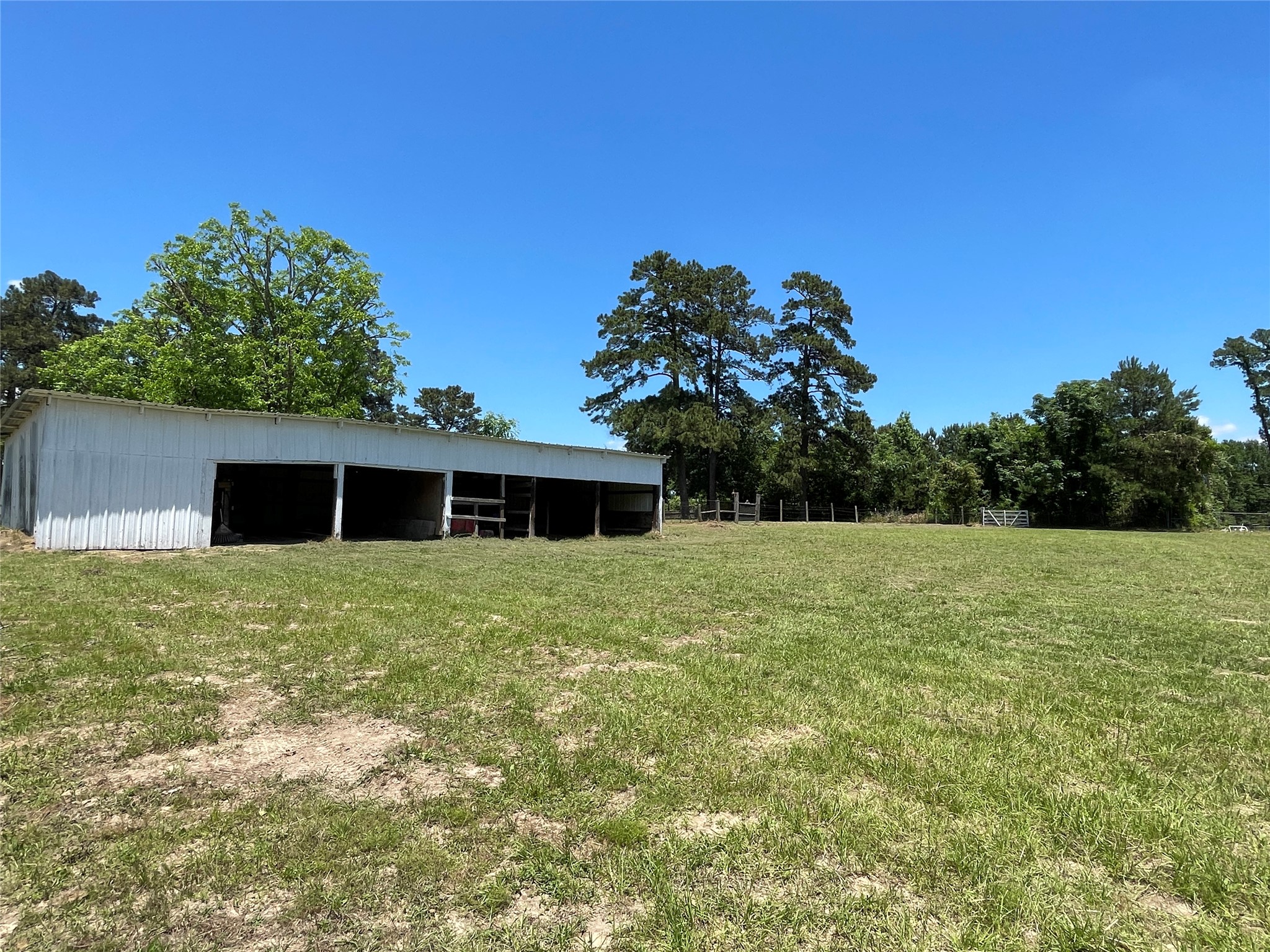 19439 Keenan Cut Off Road Montgomery, TX 77316 - Photo 26 of 39 Open Barn/Stable