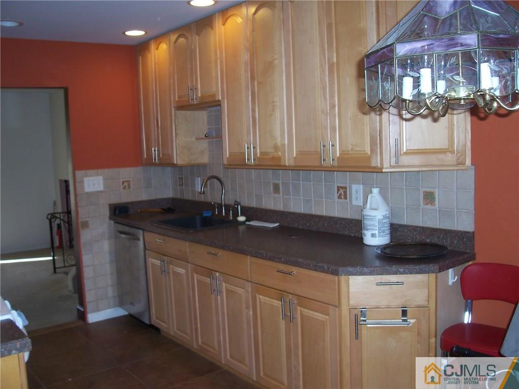 8 Becket Road Manalapan, NJ 07726 - Photo 6 of 20 Gallery Image 6