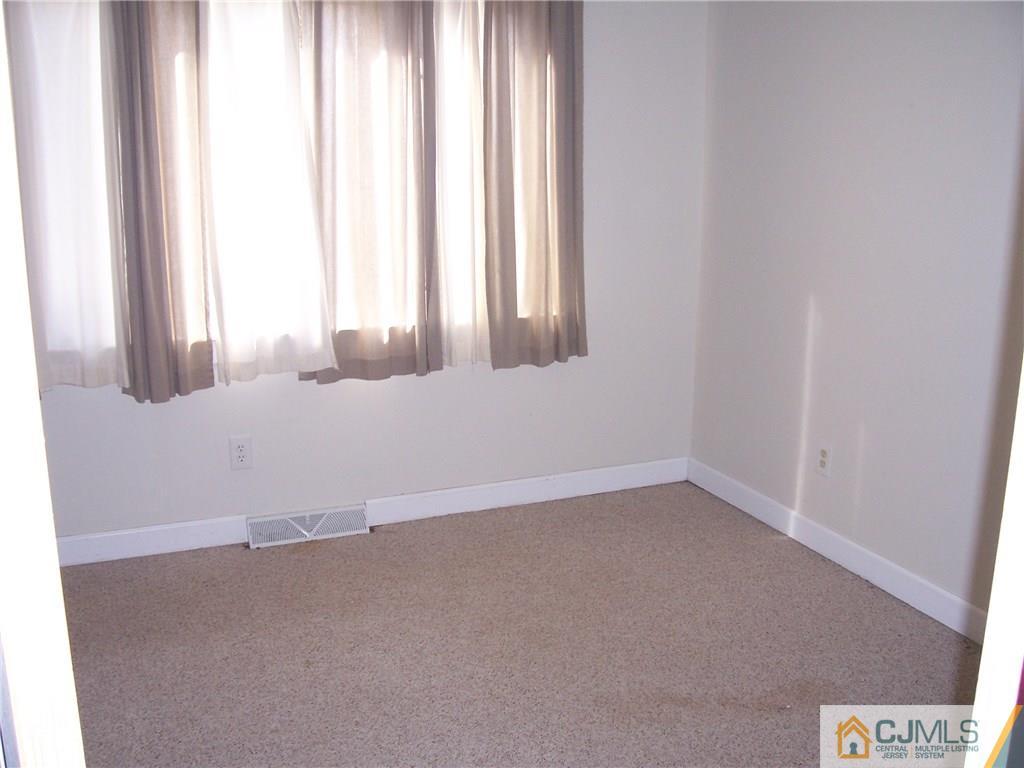 8 Becket Road Manalapan, NJ 07726 - Photo 9 of 20 Gallery Image 9