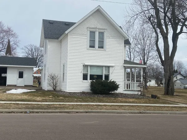 $199,900 | 154 South 3rd Street, Dorchester, WI 54425