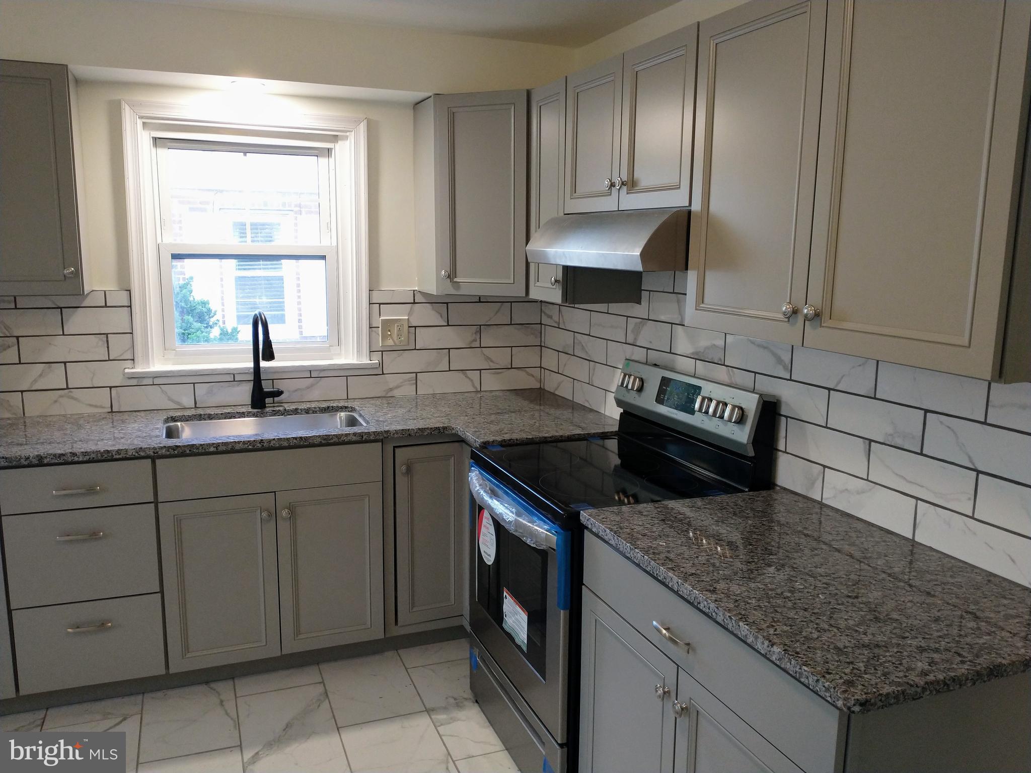 105 Monroe Street Reading, PA 19605 - Photo 13 of 41 GRANITE COUNTER TOPS