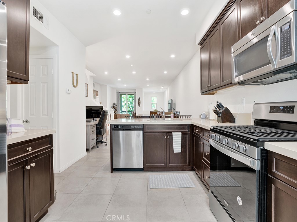 59 Plateau Irvine, CA 92618 - Photo 7 of 15