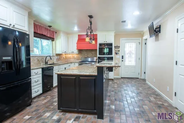 $320,000 | 29306 Red Oak Drive, Walker, LA 70785