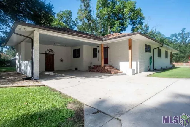 $320,000 | 29306 Red Oak Drive, Walker, LA 70785