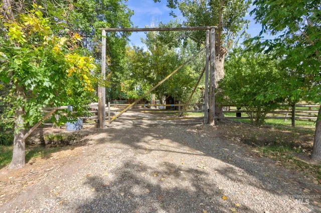 $899,000 | 7202 W Highway, Emmett, ID 83617