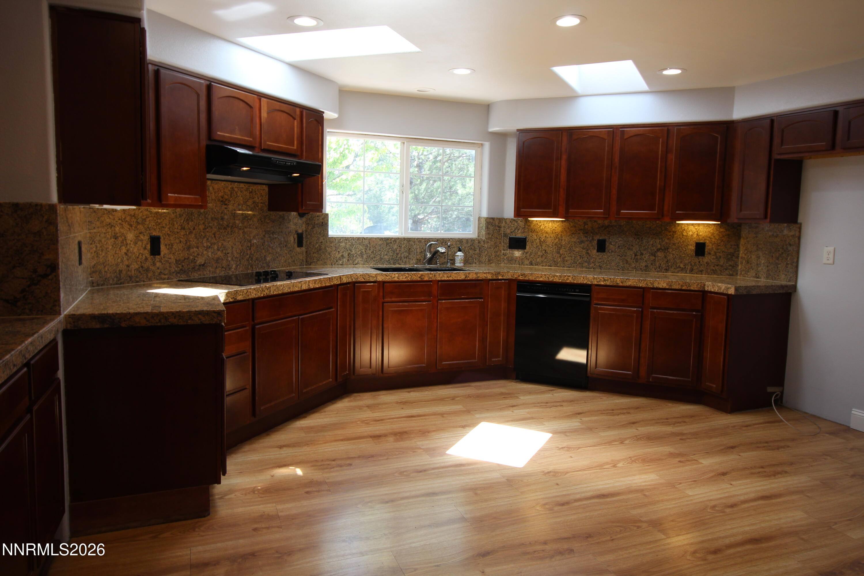 120 Andrew Lane Reno, NV 89521 - Photo 11 of 59 Kitchen