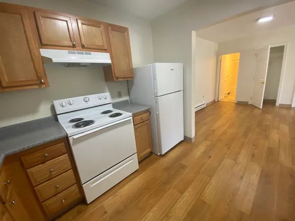 $2,055 | 11 Railroad Avenue, Unit 11, Derry, NH 03038