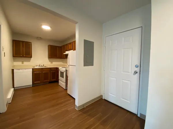 $2,055 | 11 Railroad Avenue, Unit 11, Derry, NH 03038