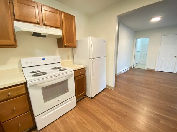 $2,055 | 11 Railroad Avenue, Unit 11, Derry, NH 03038