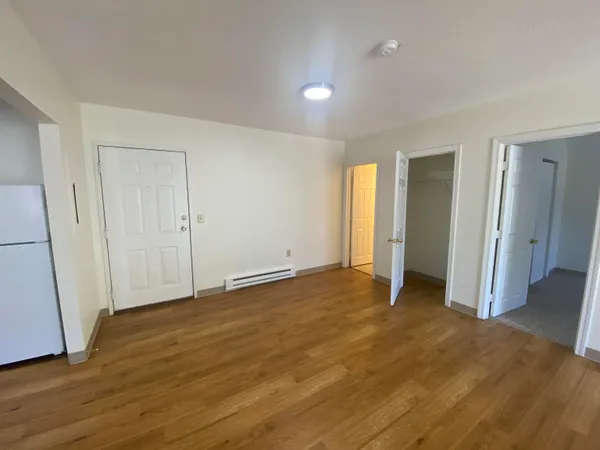 $2,055 | 11 Railroad Avenue, Unit 11, Derry, NH 03038