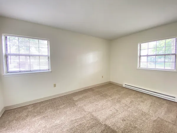 $2,055 | 11 Railroad Avenue, Unit 11, Derry, NH 03038