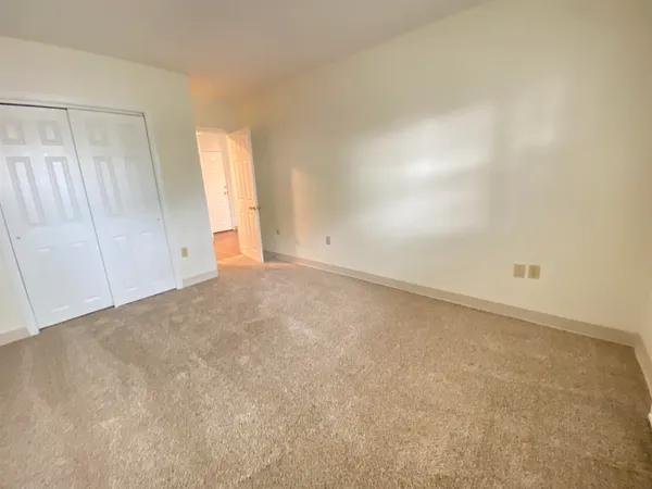 $2,055 | 11 Railroad Avenue, Unit 11, Derry, NH 03038