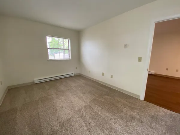 $2,055 | 11 Railroad Avenue, Unit 11, Derry, NH 03038