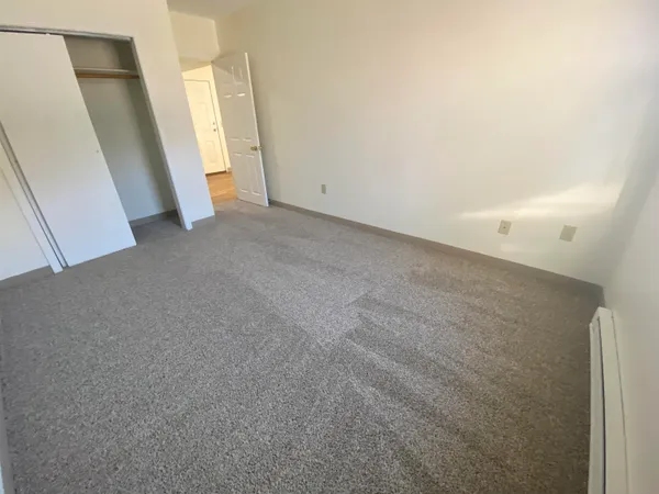 $2,055 | 11 Railroad Avenue, Unit 11, Derry, NH 03038