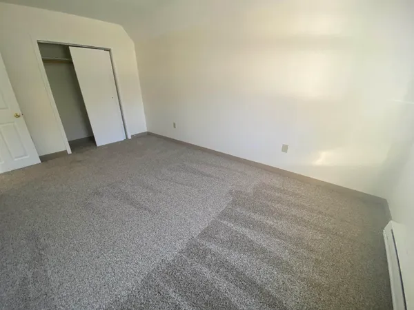 $2,055 | 11 Railroad Avenue, Unit 11, Derry, NH 03038