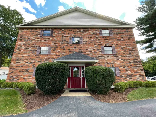 $2,055 | 11 Railroad Avenue, Unit 11, Derry, NH 03038