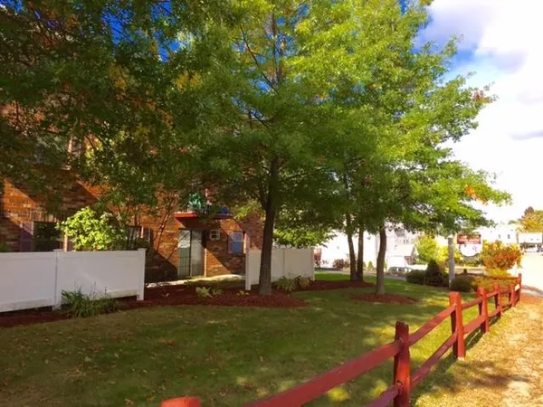 $2,055 | 11 Railroad Avenue, Unit 11, Derry, NH 03038
