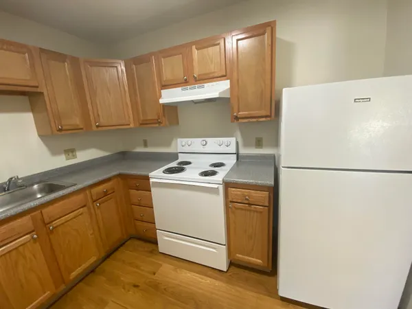 $2,055 | 11 Railroad Avenue, Unit 11, Derry, NH 03038