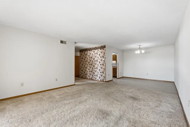 $180,000 | 250 Freemont Avenue Southwest, Unit 120, Hutchinson, MN 55350