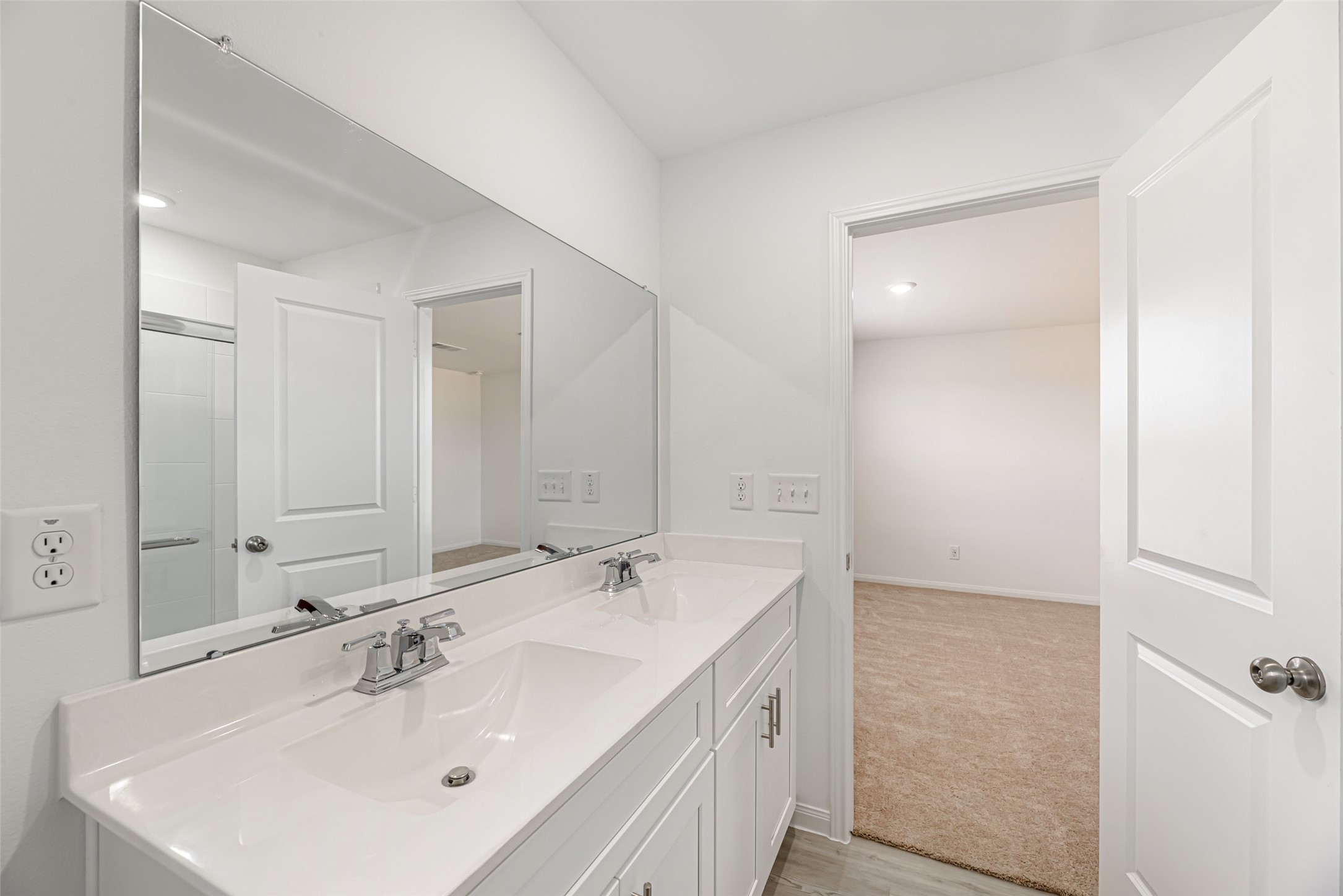 23422 Wagon Cart Road Hockley, TX 77447 - Photo 14 of 28 a bathroom with a sink and a mirror