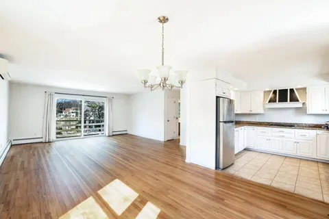 $2,500,000 | 5 Rivers View Road, East Falmouth, MA 02536