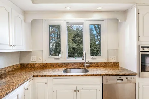 $2,500,000 | 5 Rivers View Road, East Falmouth, MA 02536