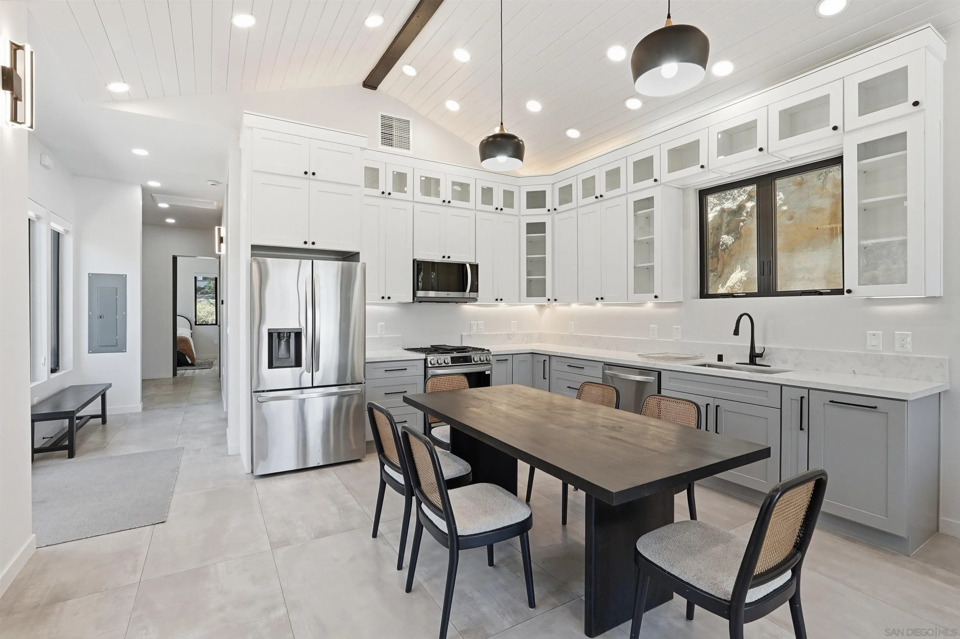 341 Hidden Pines Road Del Mar, CA 92014 - Photo 5 of 22