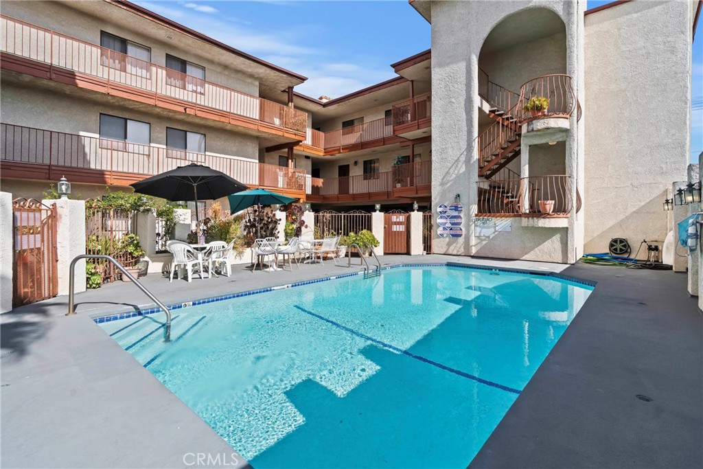 7625 Reseda Boulevard, Unit 104 Reseda, CA 91335 - Photo 24 of 27 Pool Area