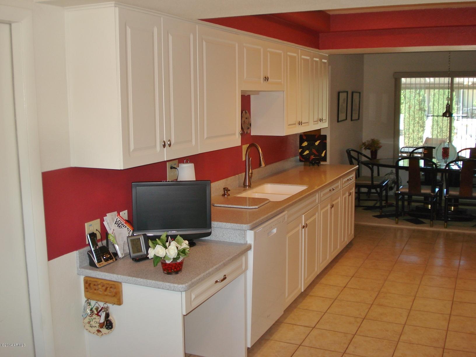 15472 North Ridgeview Road Sun City, AZ 85351 - Photo 23 of 47 Kitchen