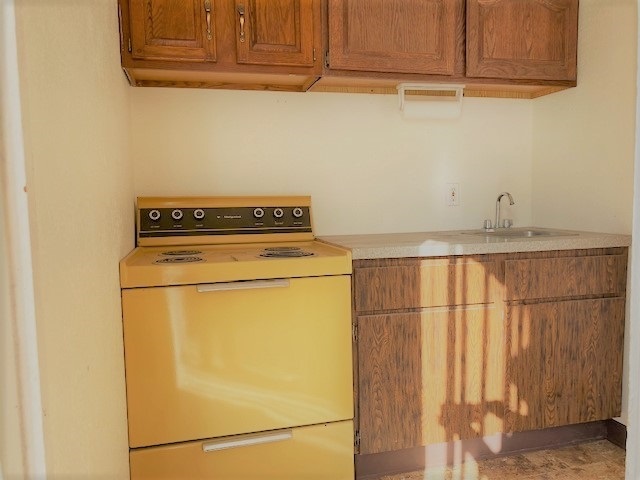 2877 B Road Grand Junction, CO 81503 - Photo 13 of 14 a close view of washer and dryer