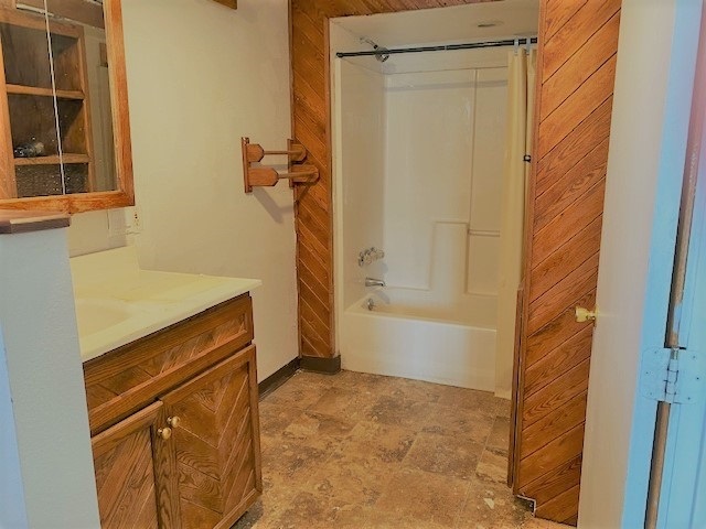 2877 B Road Grand Junction, CO 81503 - Photo 14 of 14 a bathroom with a bathtub