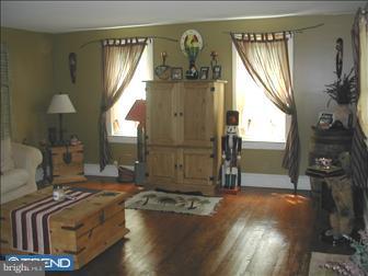 2004 Main Road Newfield, NJ 08344 - Photo 3 of 11 Living Room