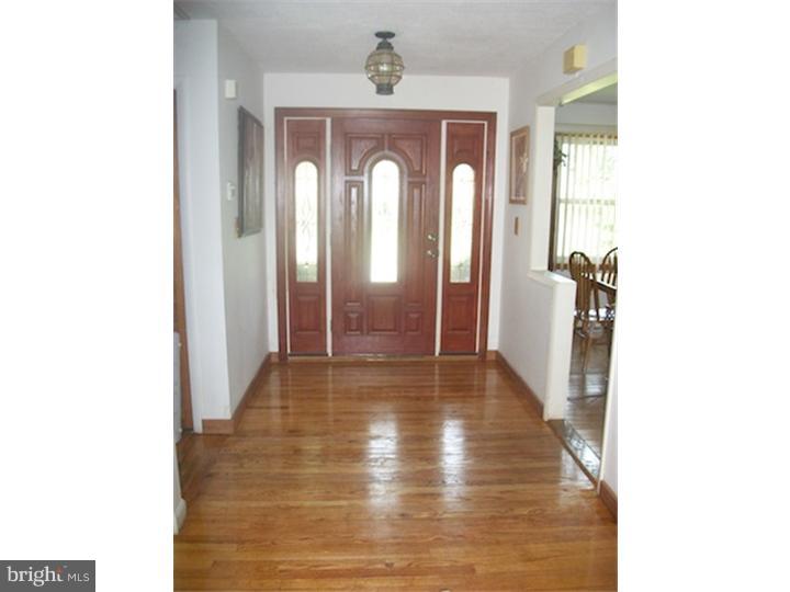 58 Reeves Road Bridgeton, NJ 08302 - Photo 12 of 19 Foyer