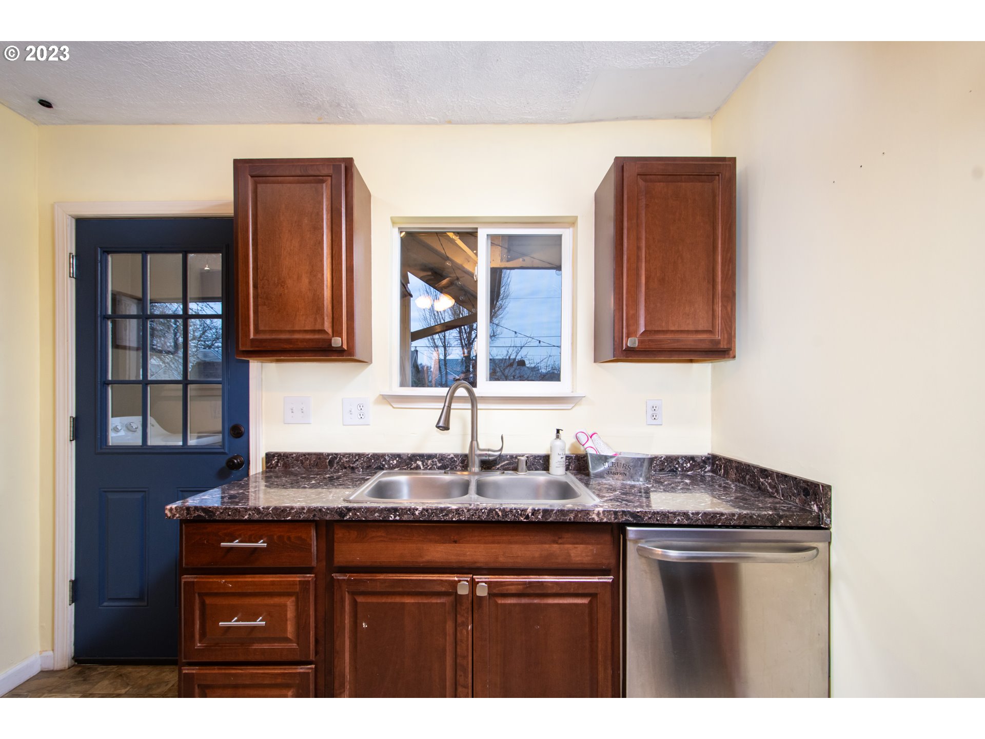 2818 Field Street Longview, WA 98632 - Photo 11 of 34 a kitchen with granite countertop a sink cabinets and wooden floor