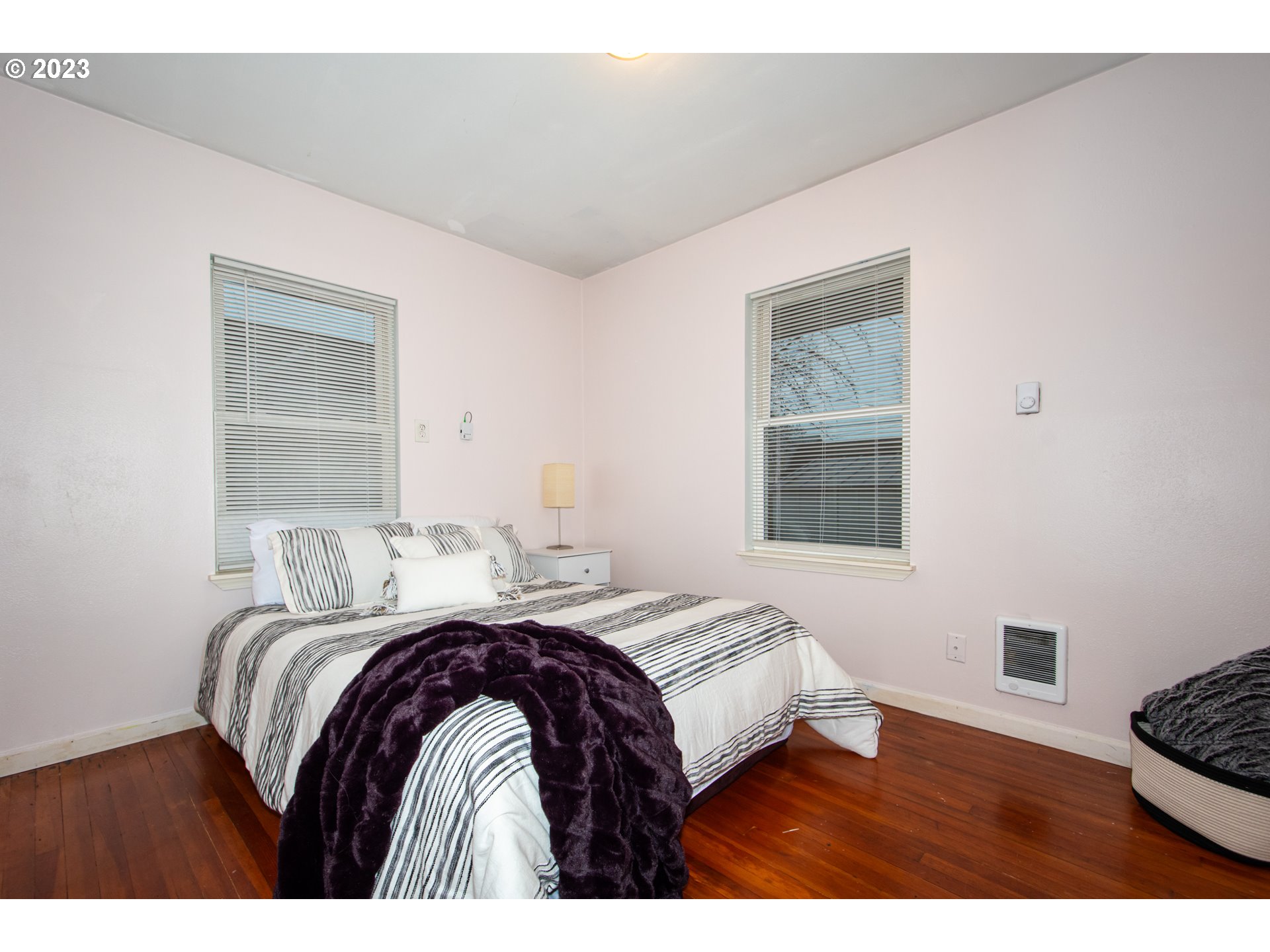 2818 Field Street Longview, WA 98632 - Photo 19 of 34 a bedroom with a bed and a window