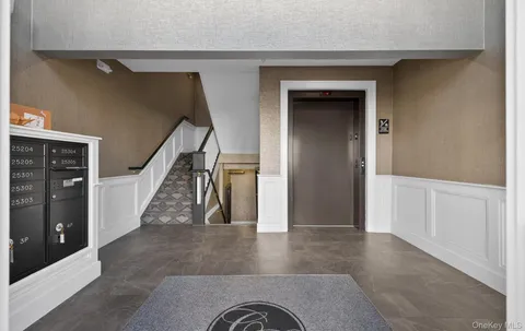 $1,649,888 | 25102 Aspenwood Drive, Plainview, NY 11803