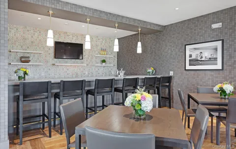 $1,649,888 | 25102 Aspenwood Drive, Plainview, NY 11803