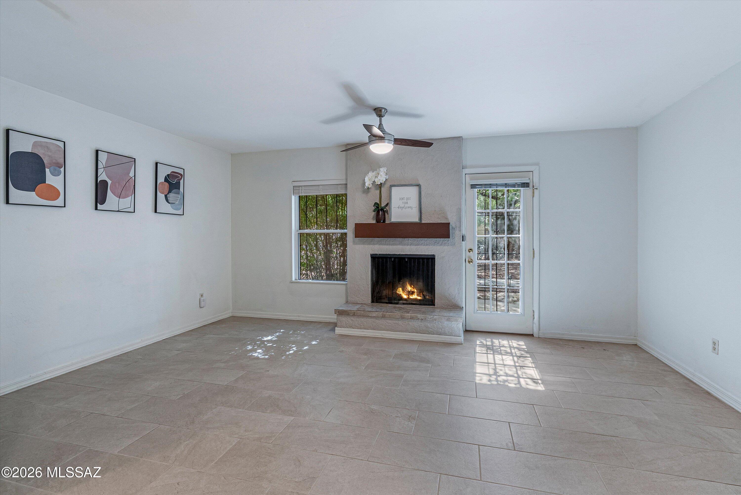 3750 North Country Club Road, Unit 5 Tucson, AZ 85716 - Photo 20 of 38 Living Room