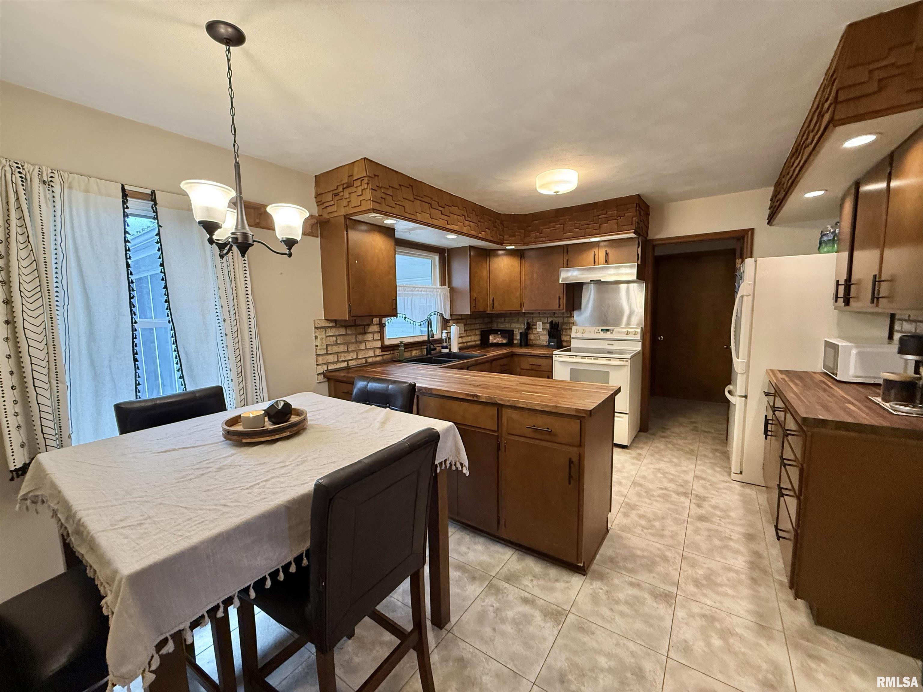611 South Maple Street Lewistown, IL 61542 - Photo 13 of 59