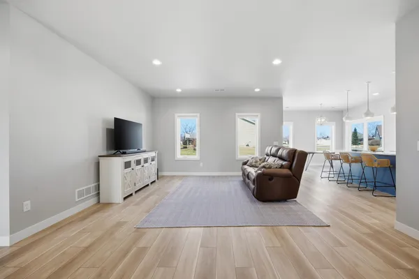 $379,000 | 211 16th Street North, Breckenridge, MN 56520
