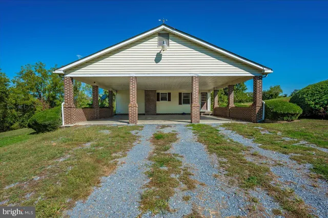 $2,900 | 6774 Linganore Road, Frederick, MD 21701